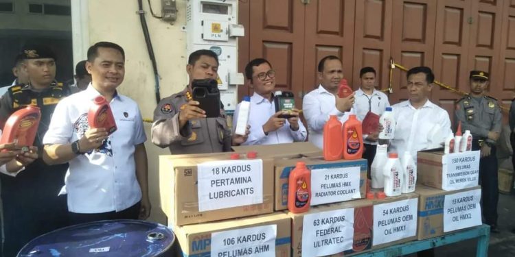 Polda Sumut Gerebek Ruko tempat Perdagangan Oli Illegal