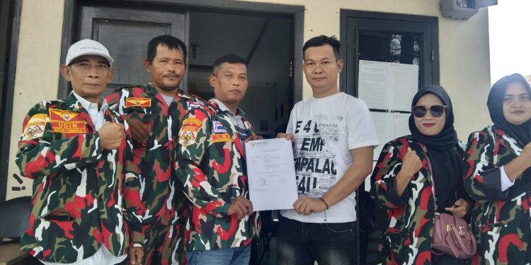Ormas LMP Laporkan Calon Bupati Lebak Dede Supriadi, Atas Duga’an KTP Ganda, ke Bawaslu.